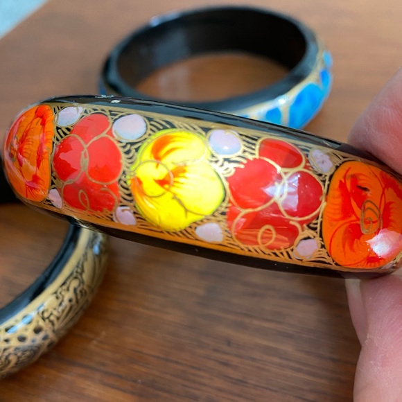 NWT Beautifully Hand Painted Red Orange & Gold Boho Wood Bracelet Bangle - Picture 3 of 9